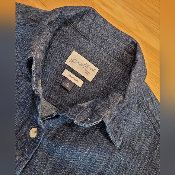 SOLD —- Lightweight Denim Chambray Long-sleeve Button-down Universal Thread, XS - Picture 5 of 7